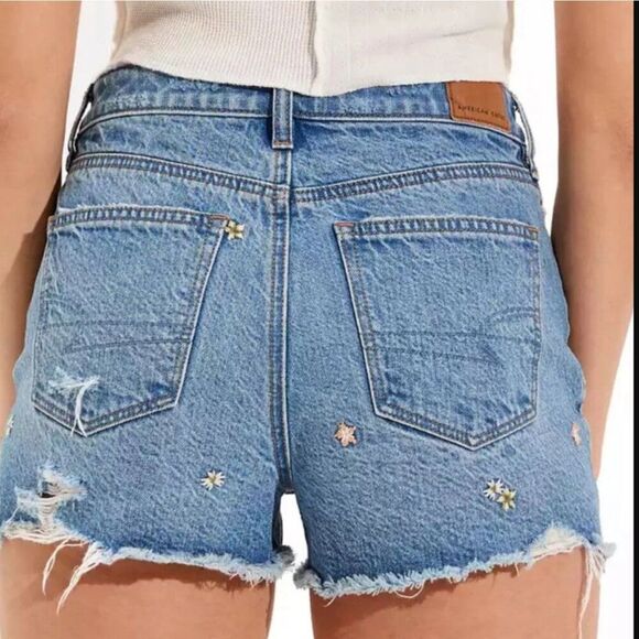 American Eagle High Rise Floral Embroidered Distressed Denim Mom Shorts Size 6 - Picture 5 of 12